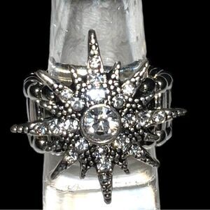 Pretty silver stretchy band starburst sparkling ring